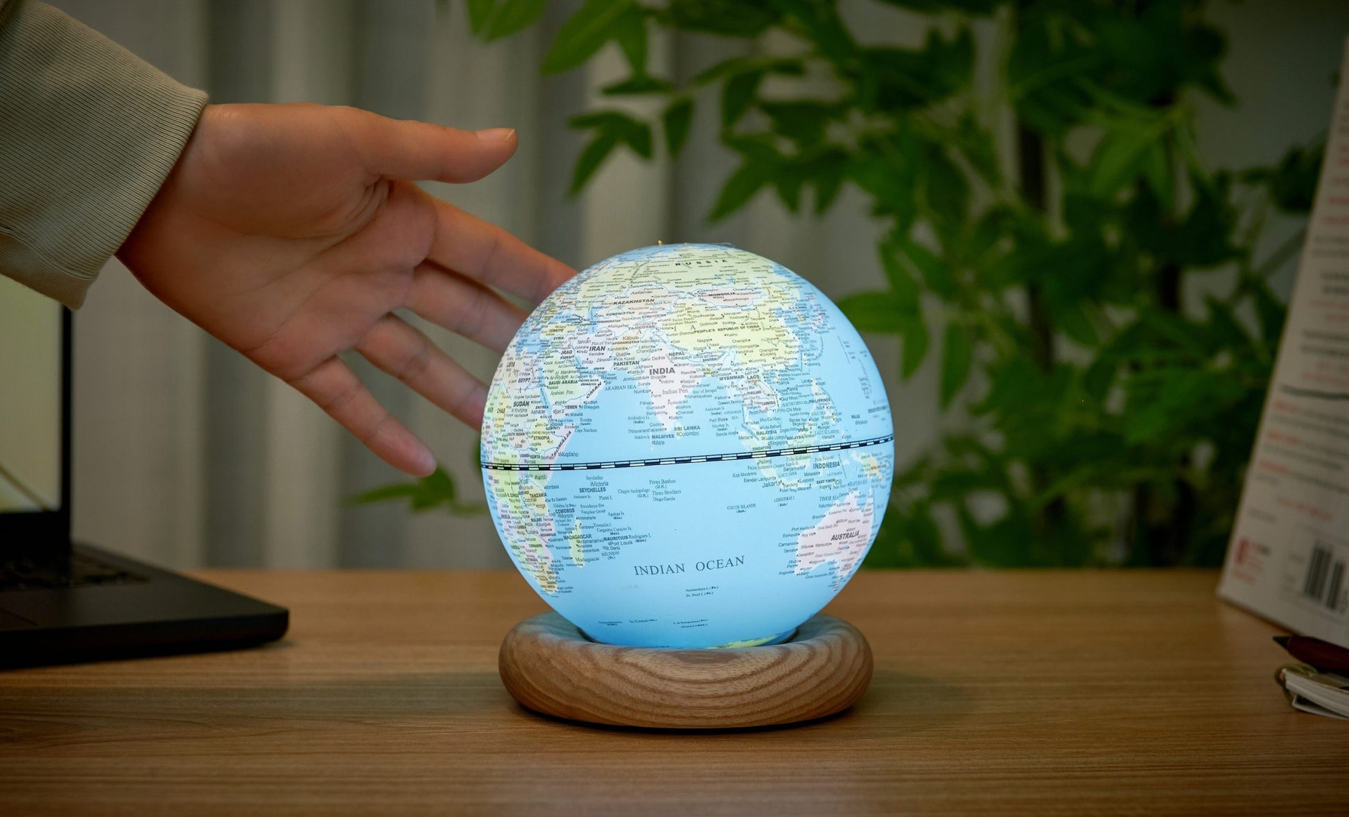 AtlasGlobe Lamp
