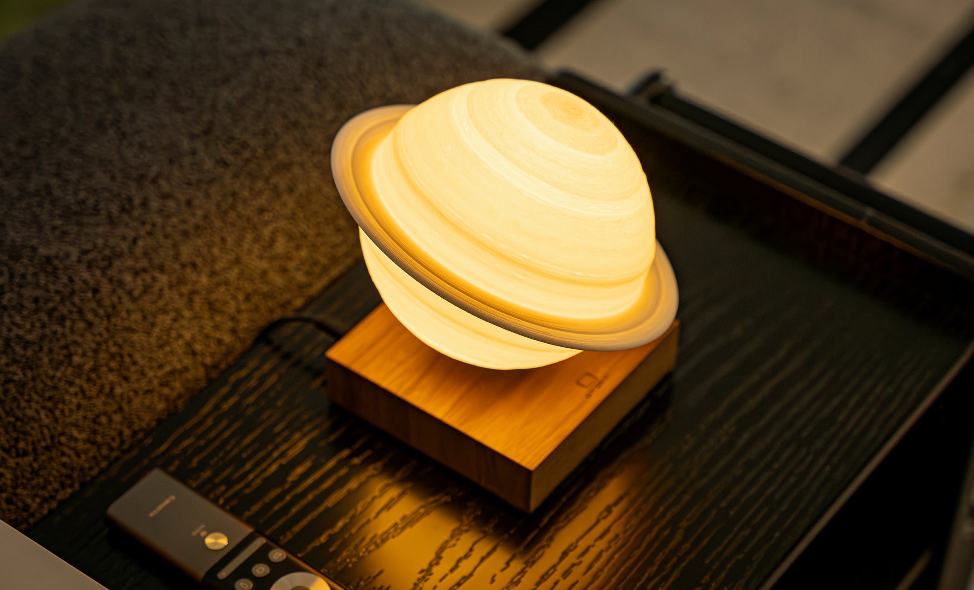 Smart Saturn Lamp